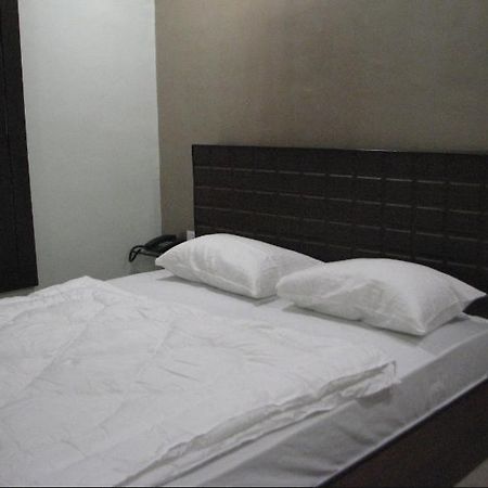 Hotel Confirm Inn Kota Kota  Kültér fotó